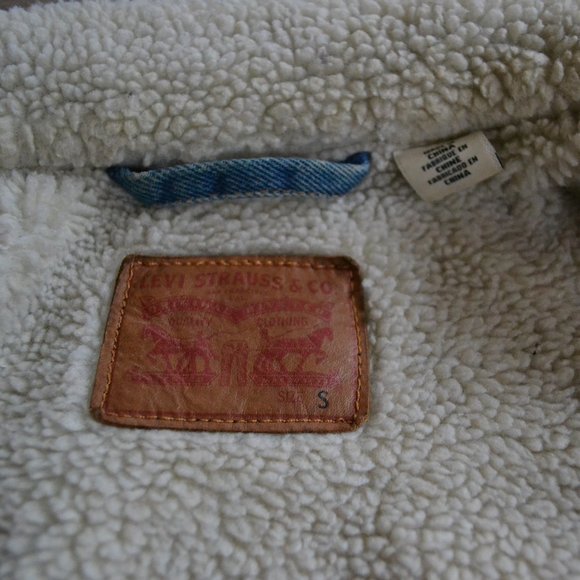 Levi's Women's Original Sherpa Trucker Light Wash Denim Jacket Size Small - Picture 6 of 7